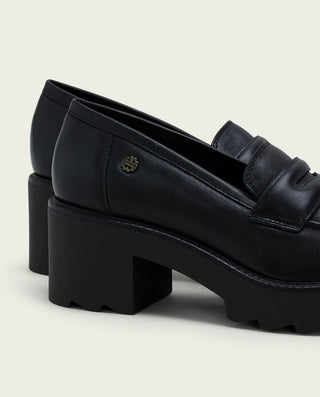 MOCASINES DE PIEL CON TACÓN NEGRO MABEL